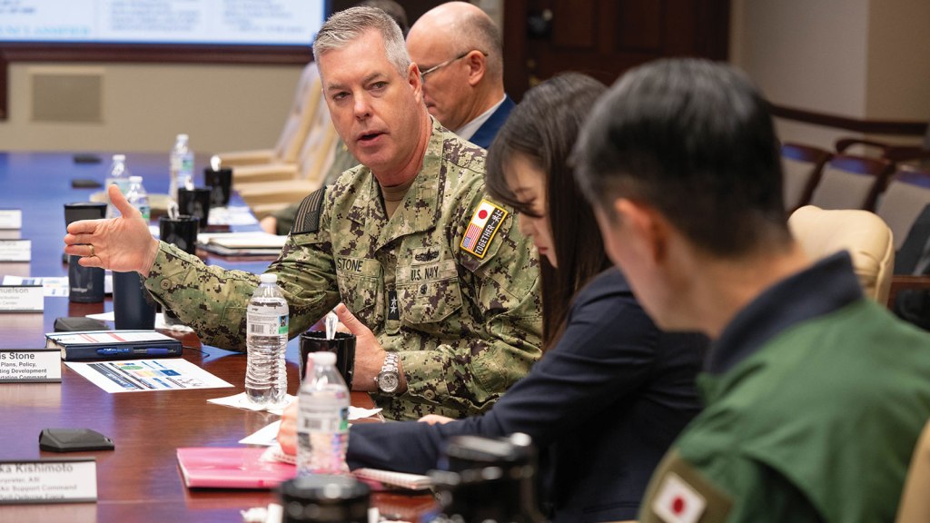 U.S., Japan deepens air mobility cooperation during Illinois&nbsp;visit