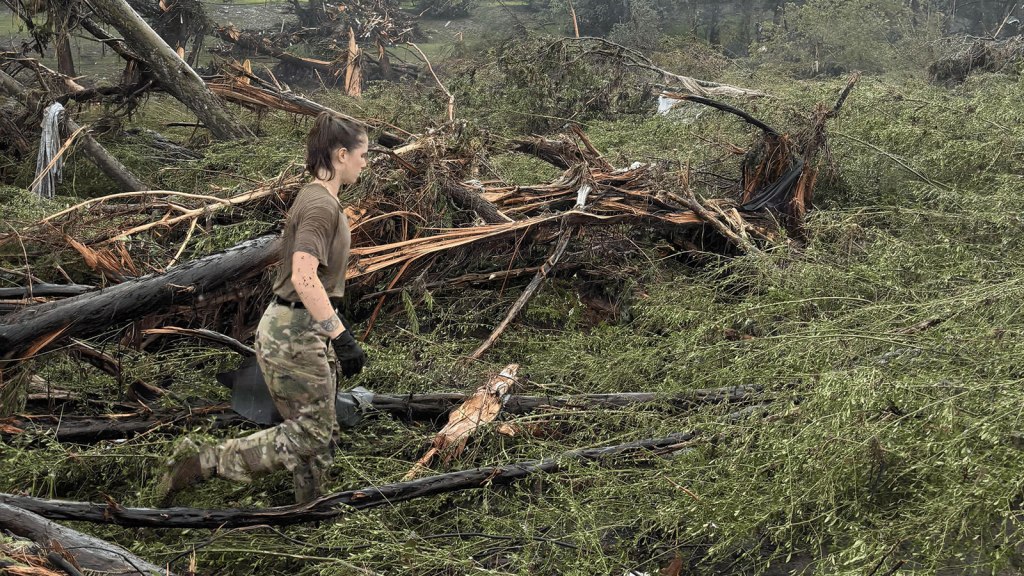 EOD Airmen Work Shoulder to Shoulder After Texas&nbsp;Floods