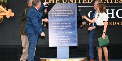 Army Command Sgt. Maj. Terry P. Richardson, left, Chris Edmonds, and Robert and Linda Ollis unveil a plaque bearing the names of the three newest Medal of Honor recipients during a Hall of Heroes induction ceremony at Joint Base Myer-Henderson Hall in Arlington, Va., March 3, 2026.