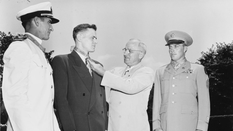 President Harry S. Truman, center right, presents the Medal of Honor to three former servicemen during a White House ceremony, June 25, 1948. From left to right, the recipients are Navy Lt. Cmdr. Jackson Pharris, Navy Petty Officer 1st Class Francis J. Pierce and Army Staff Sgt. John R. Crews.
