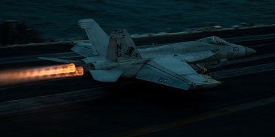 An F/A-18E Super Hornet, attached to Strike Fighter Squadron (VFA) 14, launches from the flight deck of Nimitz-class aircraft carrier USS Abraham Lincoln (CVN 72) in support of Operation Epic Fury, March 25, 2026. (U.S. Navy photo)