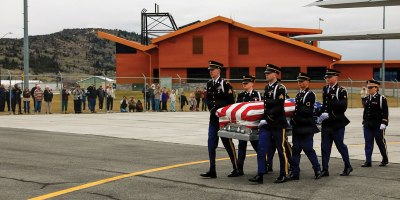 Soldiers assigned to the Montana Army National Guard Honor Guard carry the casket of Pvt. Henry Bordner from a Lockheed C-130 Hercules to a waiting hearse during a dignified transfer at Bert Mooney Airport in Butte, Mont., April 15, 2026. (U.S. Army National Guard photo by Spc. Daniel Temme)