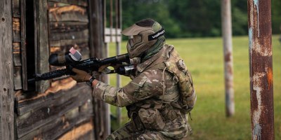 An Oklahoma Army National Guard Soldier clears a building during Oklahoma Battlefield Resilience Camp at Camp Gruber Training Center near Braggs, Okla., April 23, 2026. The new training exercise bridges classroom-based resilience training with real-world application, immersing Soldiers in high-stress scenarios to build mental agility, discipline and operational effectiveness. (Oklahoma National Guard photo by Sgt. Danielle Rayon)