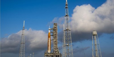 NASA’s Artemis II SLS (Space Launch System) rocket and Orion spacecraft are seen at Launch Complex 39B, at NASA’s Kennedy Space Center in Florida. The Artemis II test flight will take NASA astronauts Commander Reid Wiseman, Pilot Victor Glover, and Mission Specialist Christina Koch, and CSA (Canadian Space Agency) astronaut Mission Specialist Jeremy Hansen, on an approximately 10-day mission around the Moon and back to Earth. NASA/Aubrey Gemignani