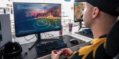 Mass Communication Specialist 2nd Class Tyler Priestley, from Phoenix, assigned to the Navy E-Sports Team “Goats and Glory”, plays Rocket League during Los Angeles Fleet Week at the Battleship USS Iowa Museum.
