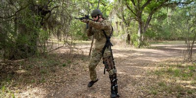 The Intrepid Battlefield EXoskeleton (IBEX) system stabilizes lower-leg injuries such as shin fractures while bearing a person’s body weight so the injured service member can stand and walk on their own when evacuation is unavailable. (photo credit: Extremity Trauma and Amputation Center of Excellence (EACE) Military Performance Lab)