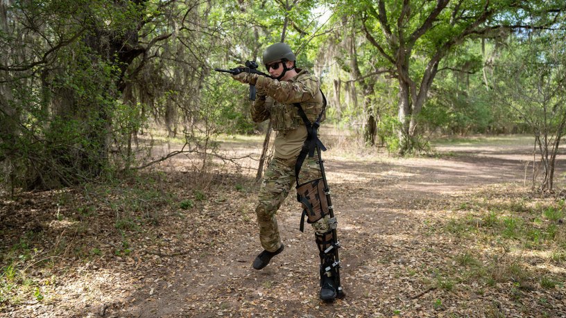 The Intrepid Battlefield EXoskeleton (IBEX) system stabilizes lower-leg injuries such as shin fractures while bearing a person’s body weight so the injured service member can stand and walk on their own when evacuation is unavailable. (photo credit: Extremity Trauma and Amputation Center of Excellence (EACE) Military Performance Lab)