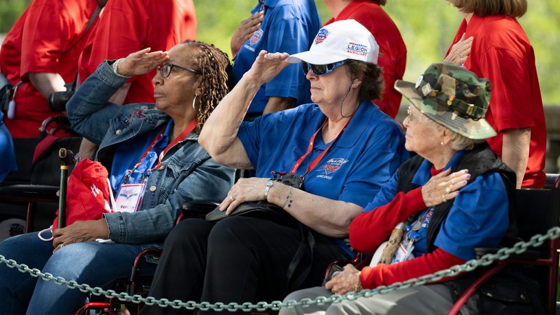 As part of a “Lone Eagle” Honor Flight, more than 50 women veterans from multiple U.S. military service branches visit Arlington National Cemetery, Arlington, Virginia, April 14, 2026. (U.S. Army photo by Elizabeth Fraser / Arlington National Cemetery / released)