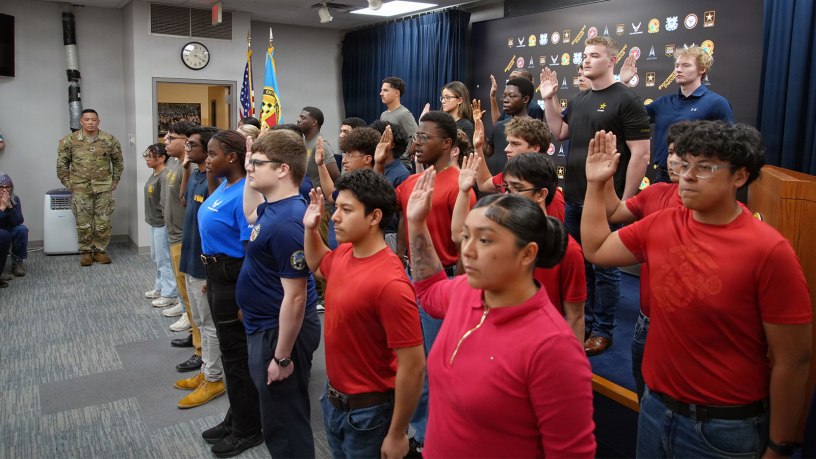 Military applicants who processed through Chicago MEPS take the Oath of Enlistment during a ceremony at U.S. Military Entrance Processing Command headquarters in North Chicago, Illinois, April 15, 2026. USMEPCOM is responsible for processing applicants into the Armed Forces, ensuring each meets enlistment standards.