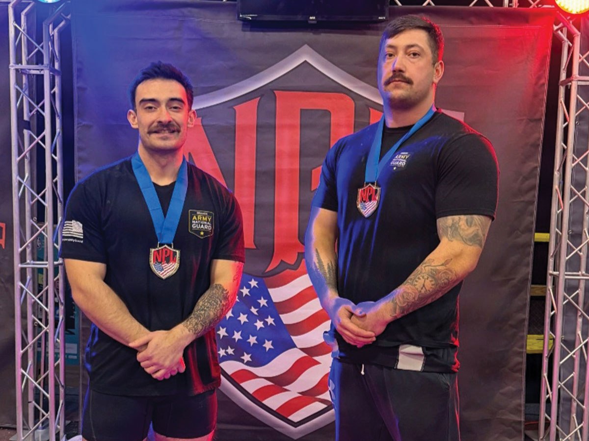 Two Soldiers’ determination sparks a drive towards powerlifting&nbsp;records