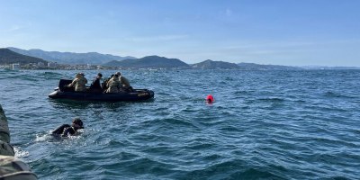 Explosive Ordnance Disposal (EOD) Mobile Unit FIVE Expeditionary Mine Countermeasures Company 3-1 (CTU 77.6) Sailors prepare to conduct joint reacquisition and identification dives alongside Republic of Korea (ROK) divers off the coast of Pohang, South Korea during the 2026 ROK-U.S. Combined Mine Warfare Exercise, April 24, 2026.
