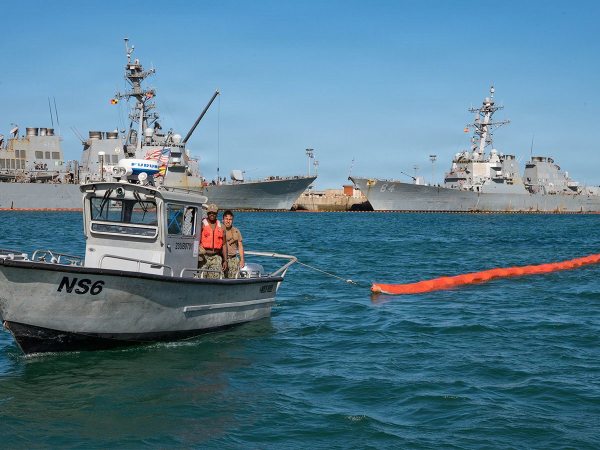 Spanish Armada and U.S. Navy personnel participate in a bilateral oil spill response&nbsp;exercise