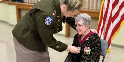 Munson Army Health Center Deputy Commander for Nursing and fellow Order of Military Medical Merit recipient Col. Gwendolyn O’Keefe presents retired Lt. Col. Susan Backs with the O2M3 Medallion during a ceremony on Fort Leavenworth, Kansas, June 4.