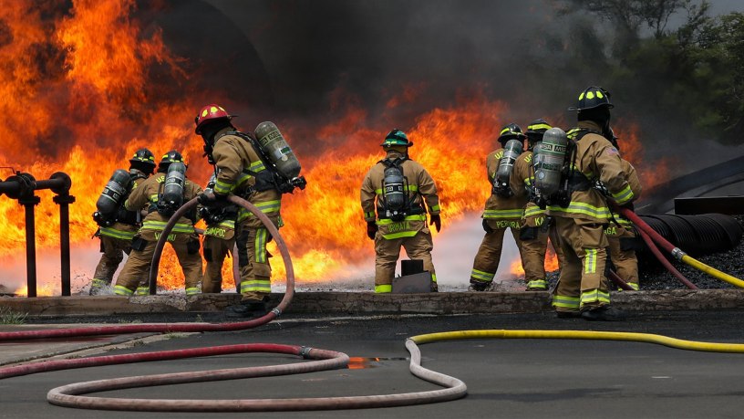U.S. Soldiers assigned to the 297th Engineer Detachment Firefighting Team, 103rd Troop Command, Hawaii Army National Guard and Air Force Reserve firefighters extinguish a Class B fuel fire during live-fire burn training in Kahului, Hawaii, June 5, 2026.
