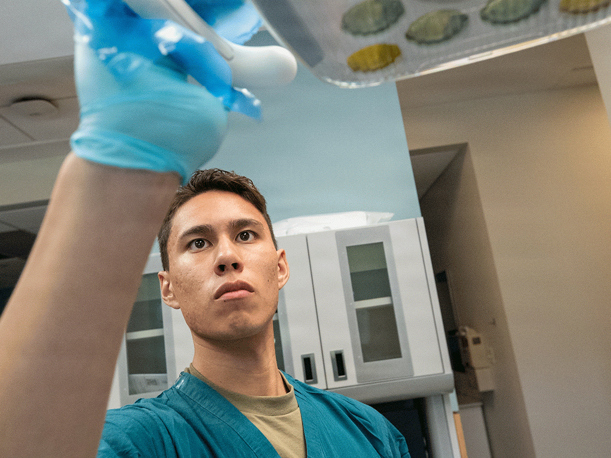 From Molars to Mechanics: Army Reserve dental specialist pursues future in physics,&nbsp;engineering