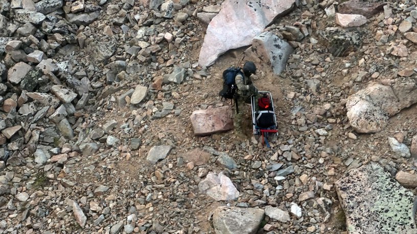 Montana Army National Guard Soldiers with the 1-189th General Support Aviation Battalion conduct a search and rescue mission near Moon Lake in the Beartooth Mountains, Mont., Aug. 20, 2026.