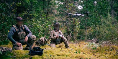 Green Berets assigned to 1st Special Forces Group (Airborne) launch a Skydio X10 drone at Joint Base Lewis-McChord, Washington, Aug. 11, 2026. 1st SFG(A) conducted a drone operation training focuses on using drones as an Intelligence, Surveillance, and Reconnaissance (ISR) platform.