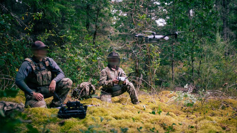 Green Berets assigned to 1st Special Forces Group (Airborne) launch a Skydio X10 drone at Joint Base Lewis-McChord, Washington, Aug. 11, 2026. 1st SFG(A) conducted a drone operation training focuses on using drones as an Intelligence, Surveillance, and Reconnaissance (ISR) platform.