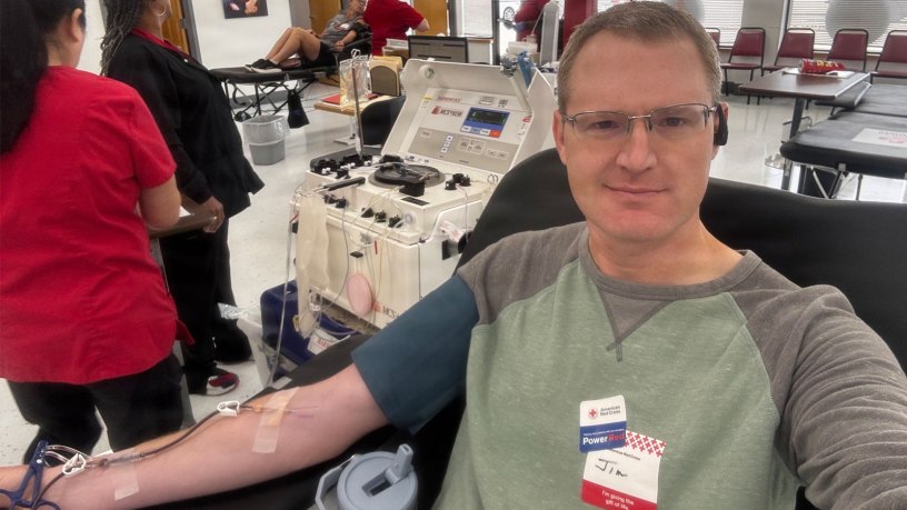 U.S. Navy Sailors assigned to Navy Talent Acquisition Group Mid America donate blood during a weeklong command-wide blood drive held across the command’s four-state area of responsibility.