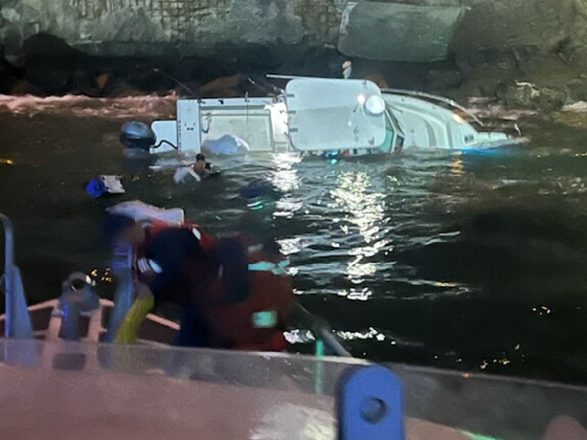 Coast Guard, San Francisco Police Department rescue 3 from grounded vessel near Golden Gate&nbsp;Bridge