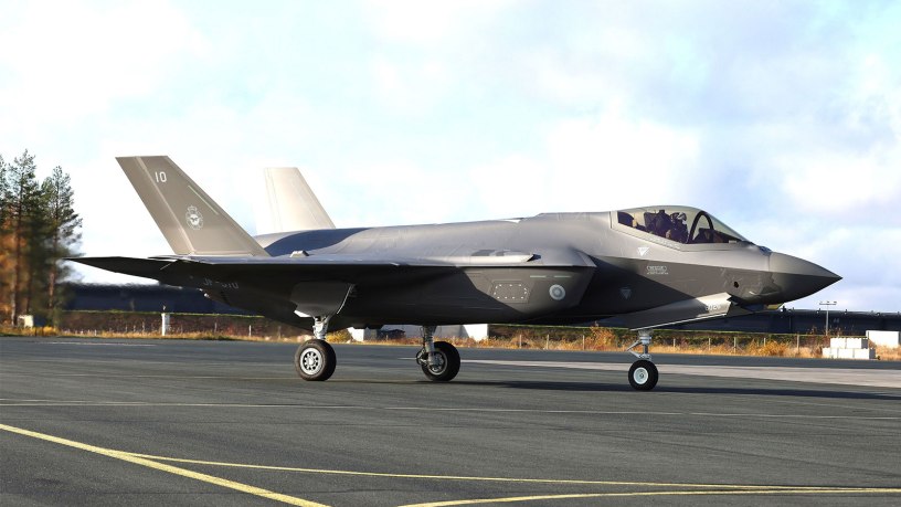 An F‑35A Lightning II (JF-510) taxis at Lapland Air Wing in Rovaniemi, Finland, during the Finnish Air Force’s first aircraft‑arrival ceremony Oct. 1, marking a major milestone toward operational integration of the F‑35 fleet. (Photo courtesy of the Finnish Air Force)