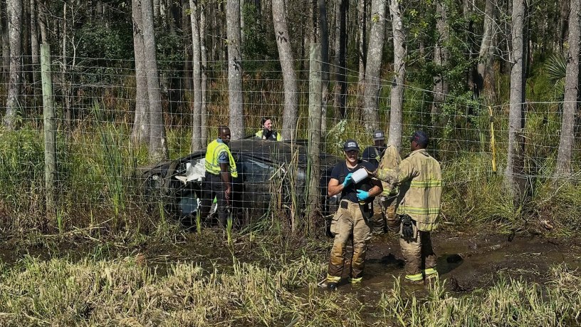 Returning from a routine medical transport in the Savannah area Sept. 28, two Soldiers from Winn Army Community Hospital stopped to assist after spotting a single-vehicle crash off southbound Interstate 95 near Exit 94.