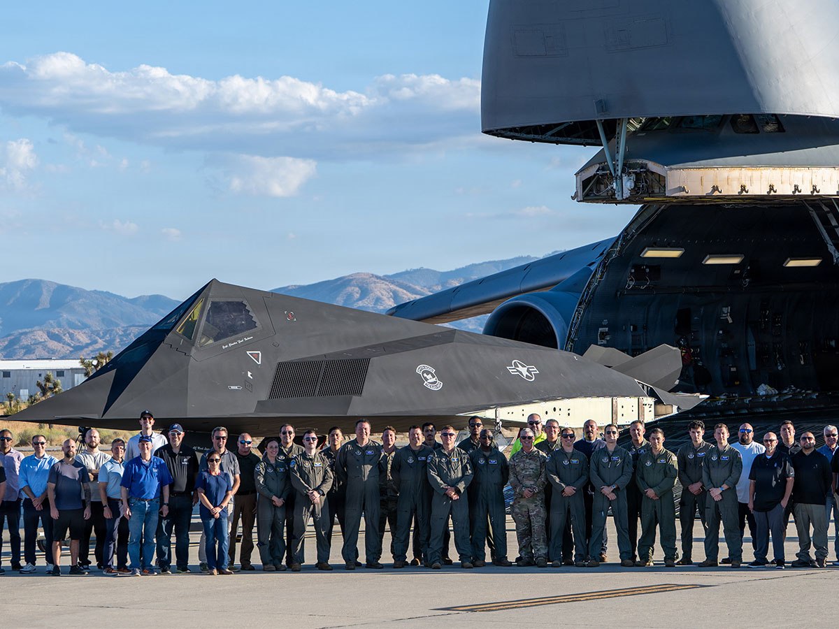Legendary fighter takes final flight, Air Force Reserve delivers F-117A to&nbsp;Smithsonian